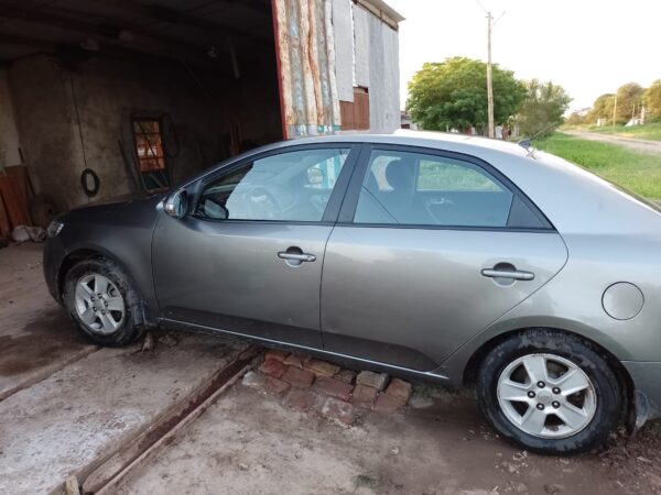 KIA cerato forte 2010 - Image 3